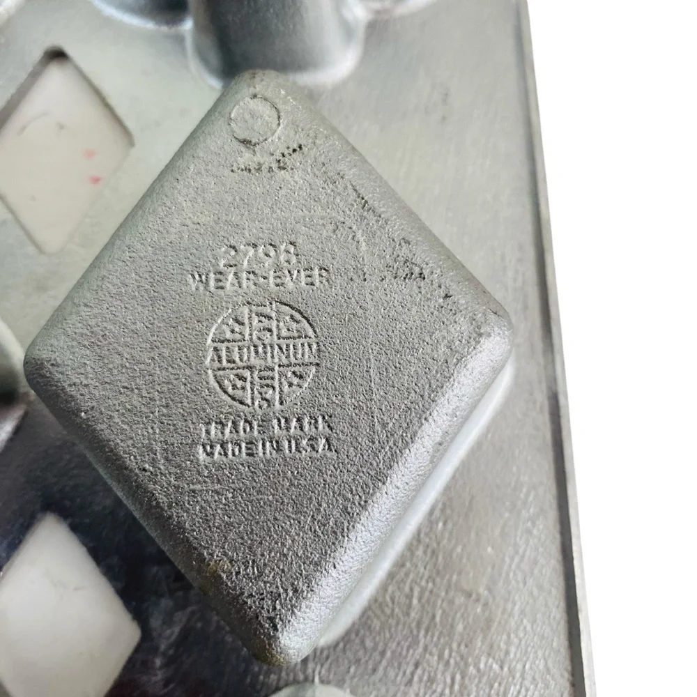 Wear Ever Card Suit Cast Aluminum Mold Bakeware